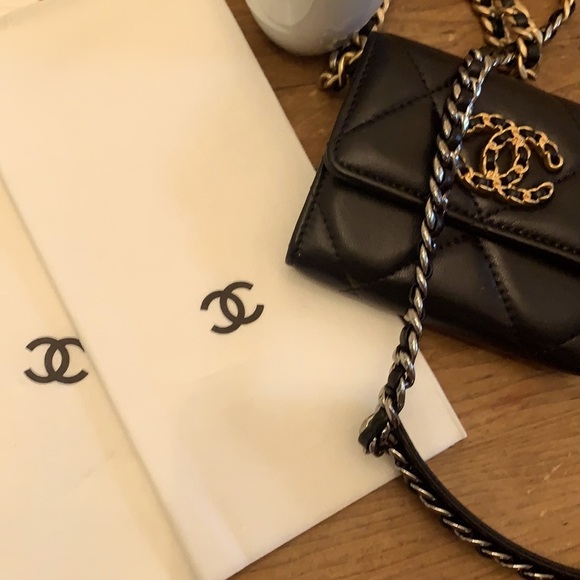 Do It with Chanel ... Set of Three authentic Chanel Napkins— collectibles - Picture 3 of 4